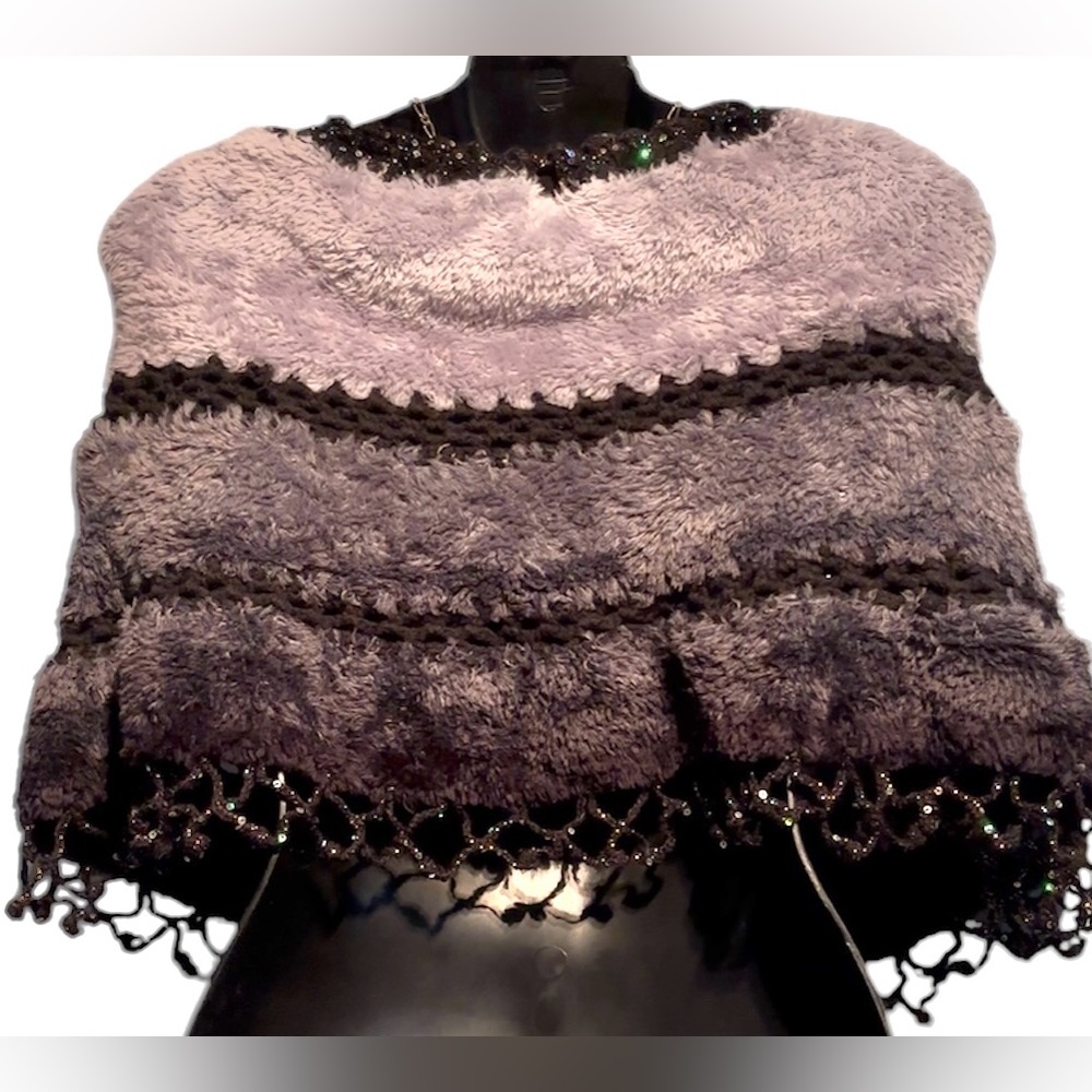 Faux Fur Black and Grey Hand Knitted Capelet - Picture 6 of 9